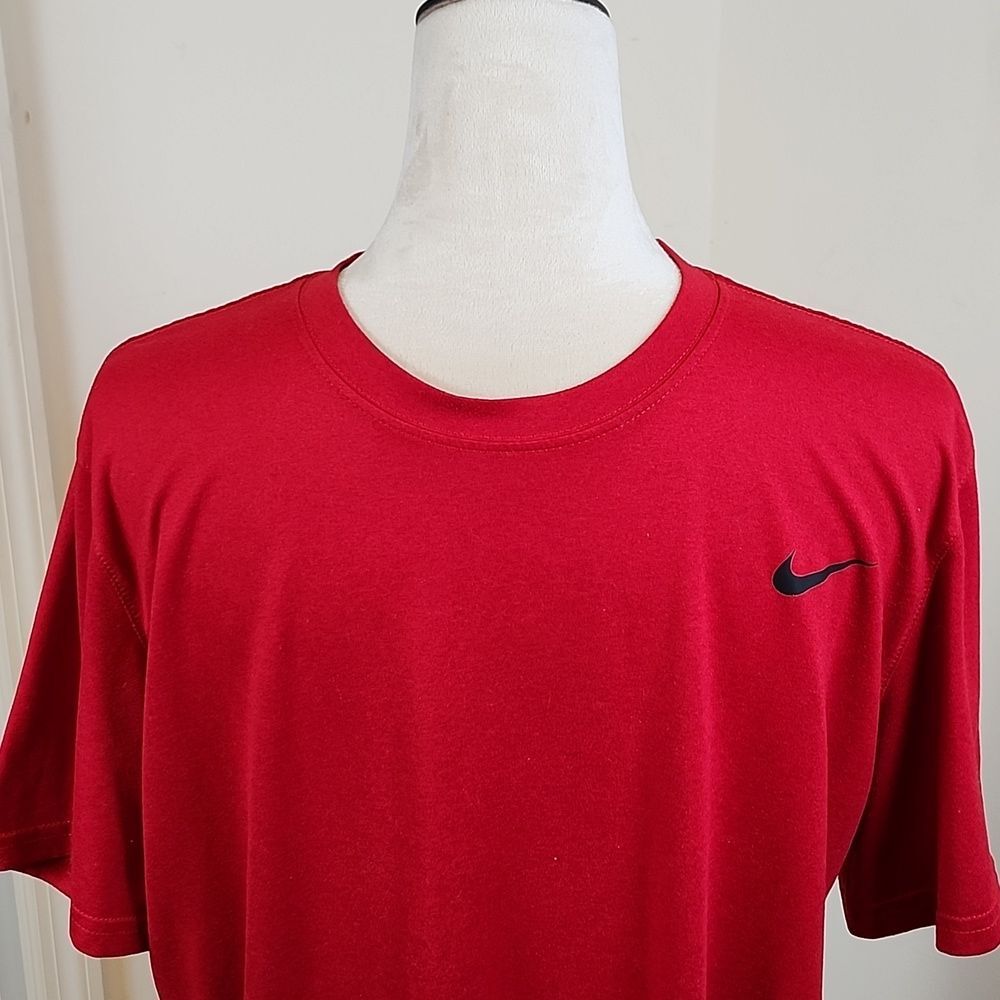 Nike Men's The Nike Tee Dri-Fit Red Short Sleeve Crew Neck T-Shirt, Size XL